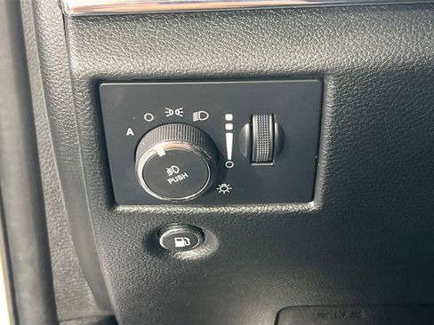 Used 2022 Jeep Grand Cherokee Limited image 10