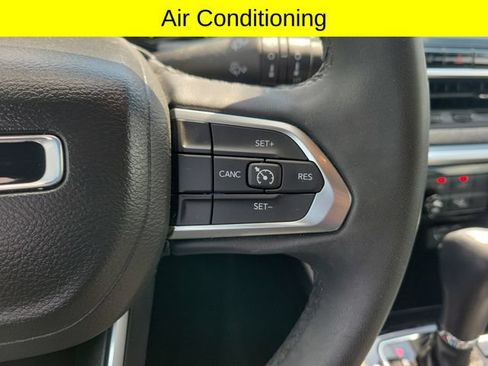 Used 2023 Jeep Compass Latitude AWD/4WD image 12