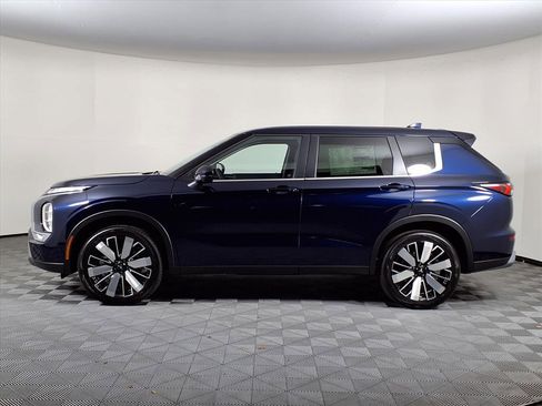 New 2025 Mitsubishi Outlander SE image 4