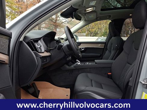 New 2026 Volvo XC90 B6 Plus w/ Protection Package Premier image 9