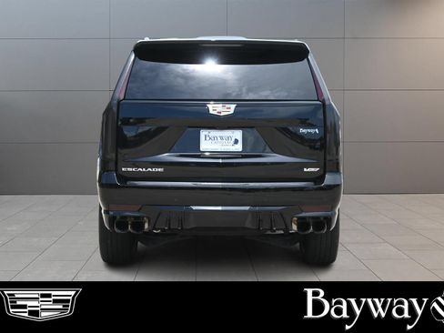 Certified 2024 Cadillac Escalade V w/ Heavy-Duty Trailer Package AWD/4WD image 7