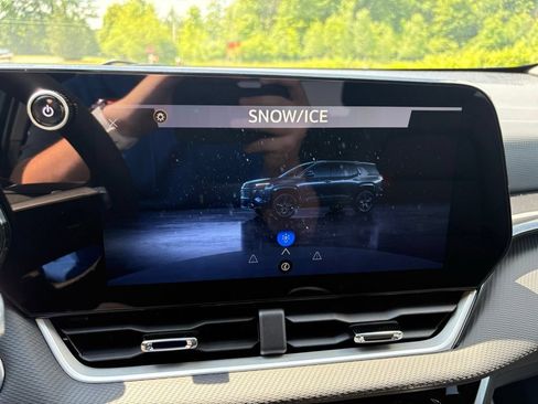 New 2026 Chevrolet Equinox LT w/ Convenience Package II FWD image 32