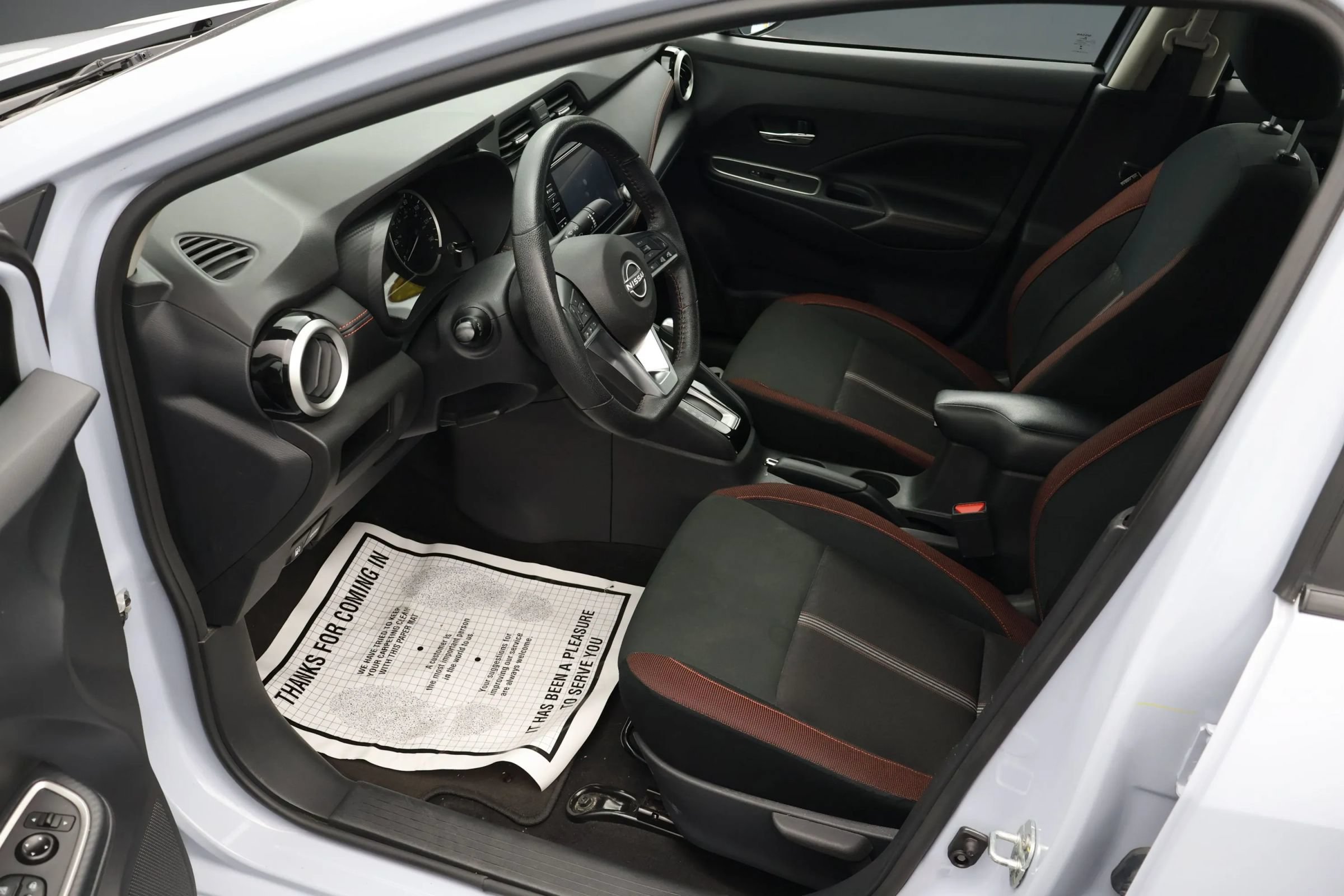 Used 2025 Nissan Versa SR FWD image 11