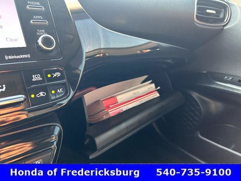 Used 2022 Toyota Prius FWD image 24