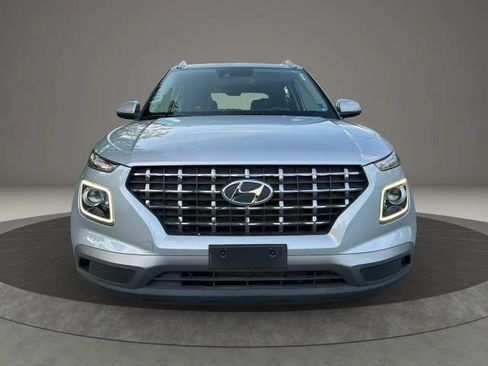 Used 2020 Hyundai Venue SEL w/ Convenience + Premium Package FWD image 2