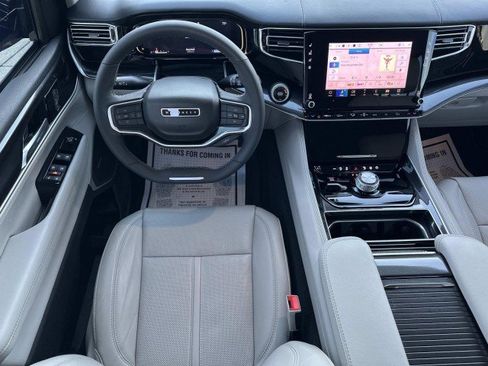 Used 2023 Jeep Wagoneer 4WD image 23