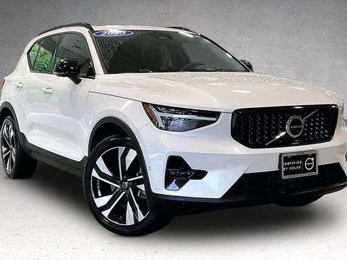 Used 2023 Volvo XC40 B5 Ultimate w/ Protection Package Premier AWD/4WD image 3