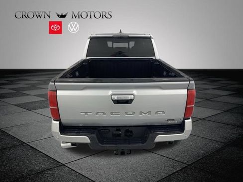 Used 2025 Toyota Tacoma Limited AWD/4WD image 5
