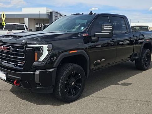 Used 2024 GMC Sierra 2500 AT4 w/ Technology Package AWD/4WD image 5