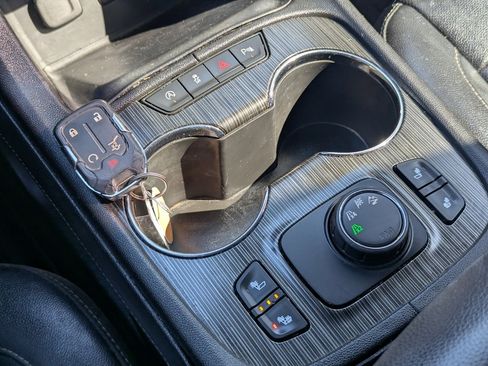 Used 2020 GMC Acadia SLT image 34