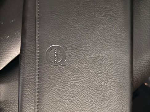 Used 2018 Volvo XC60 T5 Momentum image 30