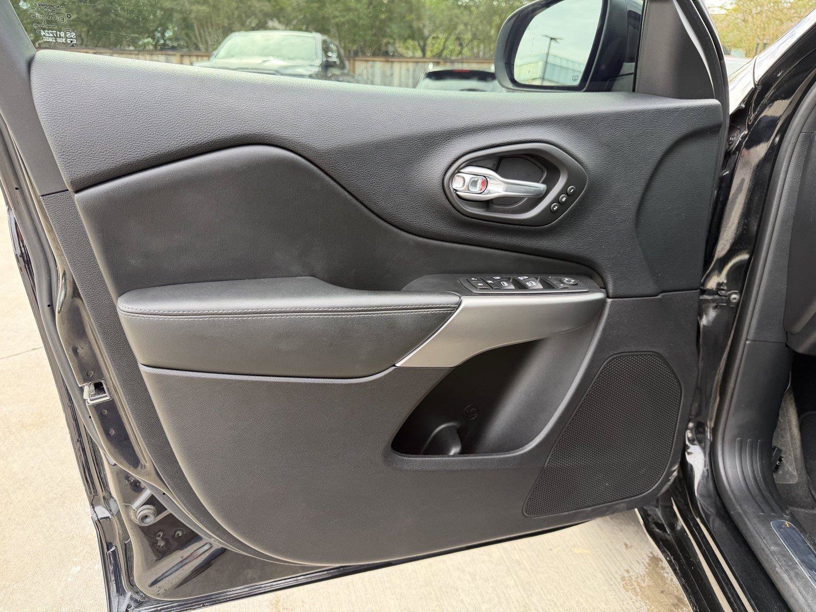 Used 2020 Jeep Cherokee High Altitude AWD/4WD image 12
