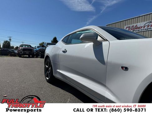 Used 2016 Chevrolet Camaro SS image 2