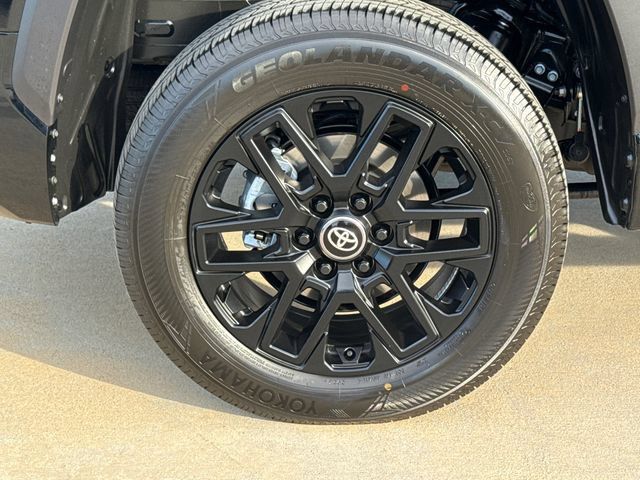 Used 2026 Toyota Tundra Limited AWD/4WD image 9