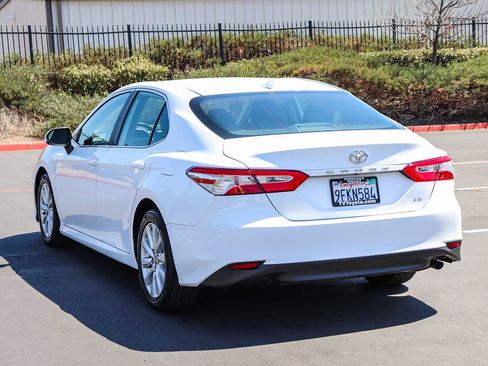 Used 2020 Toyota Camry LE FWD image 5