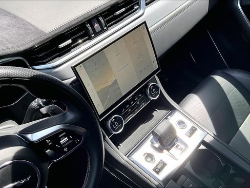 Certified 2022 Jaguar F-PACE SVR AWD/4WD image 33