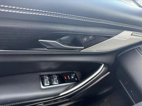 Used 2024 Jaguar XF R-Dynamic SE AWD/4WD image 11