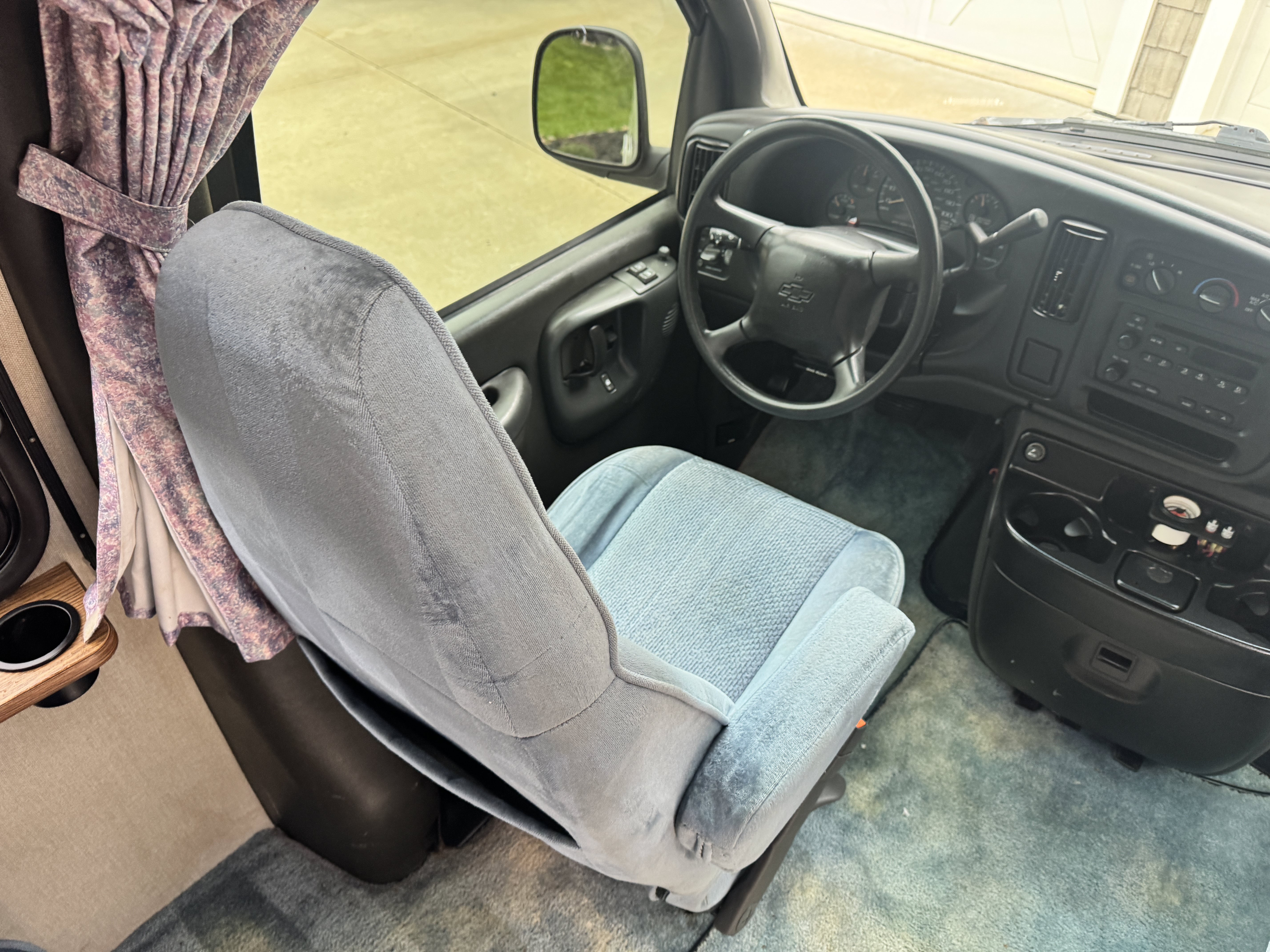 Used 2002 Chevrolet Express 3500 Extended w/ Preferred Equipment Group 2 RWD image 18