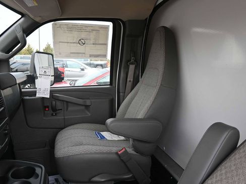 New 2024 GMC Savana 4500 w/ Power Convenience Package RWD image 15