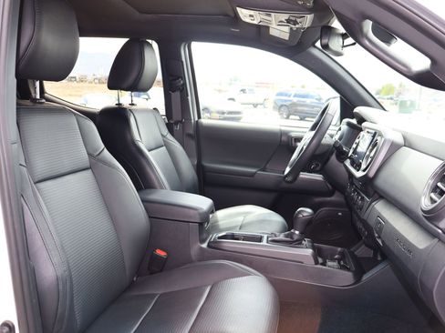 Used 2019 Toyota Tacoma TRD Off-Road AWD/4WD image 27