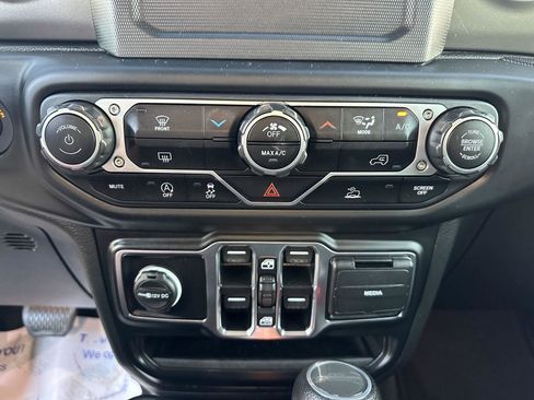 Used 2023 Jeep Gladiator Sport image 31