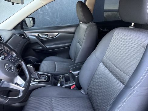 Used 2018 Nissan Rogue SV FWD image 5