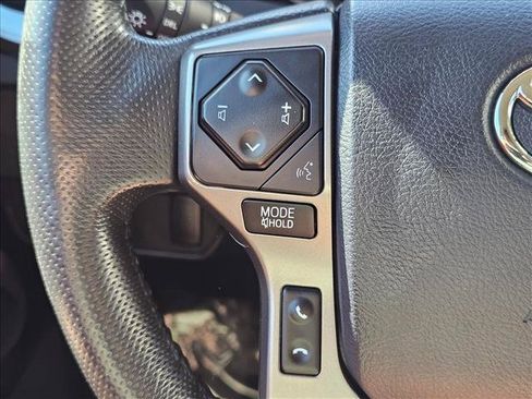 Used 2017 Toyota Tacoma SR5 RWD image 22