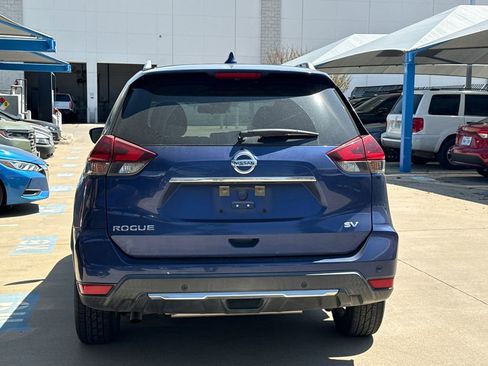 Used 2019 Nissan Rogue SV image 8