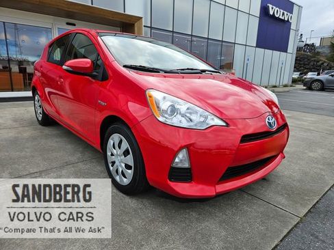 Used 2014 Toyota Prius C Three image 3