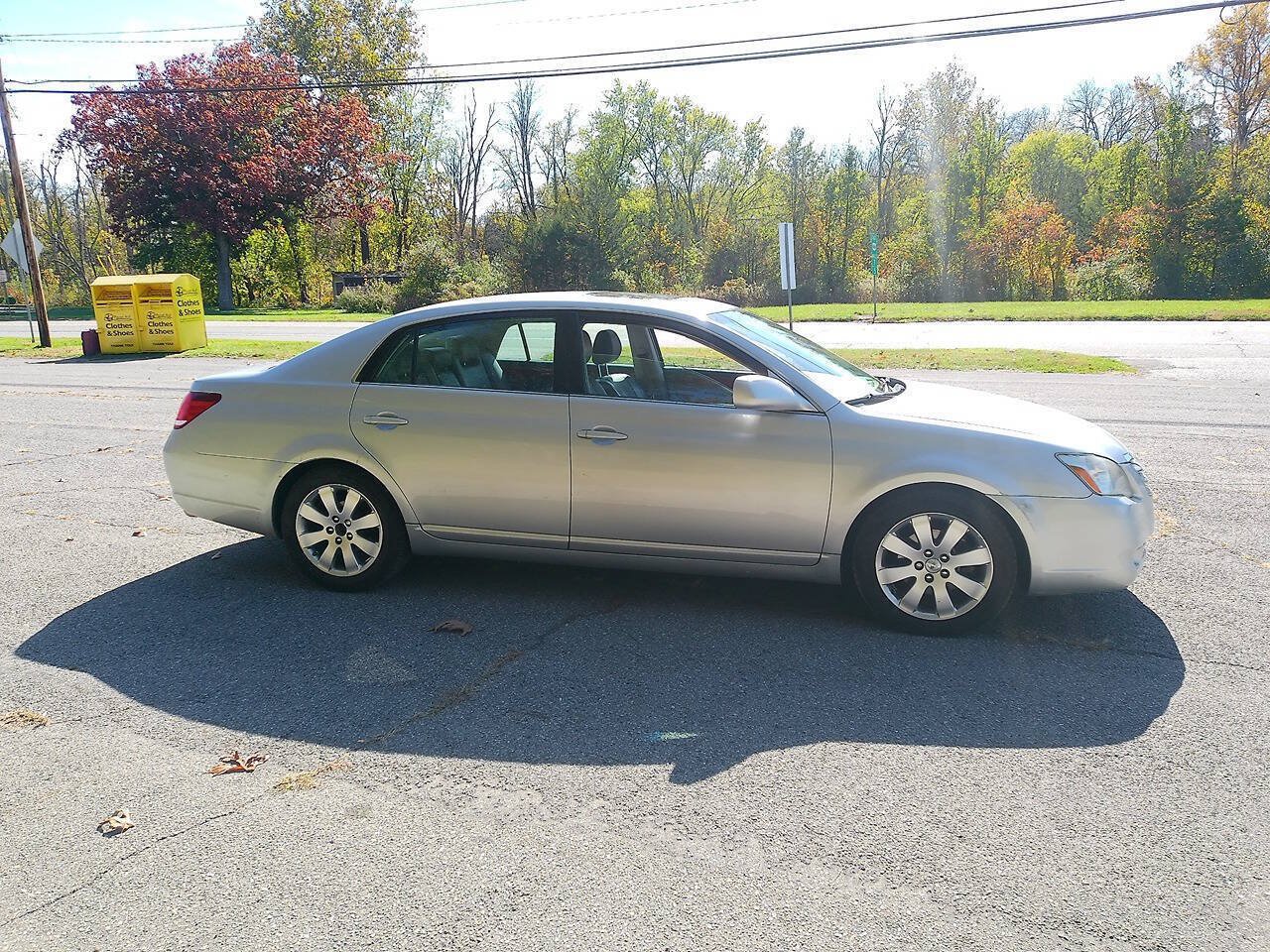 Used 2006 Toyota Avalon XLS FWD image 6