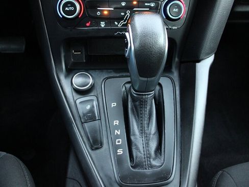 Used 2017 Ford Focus SEL w/ Cold Weather Package image 8