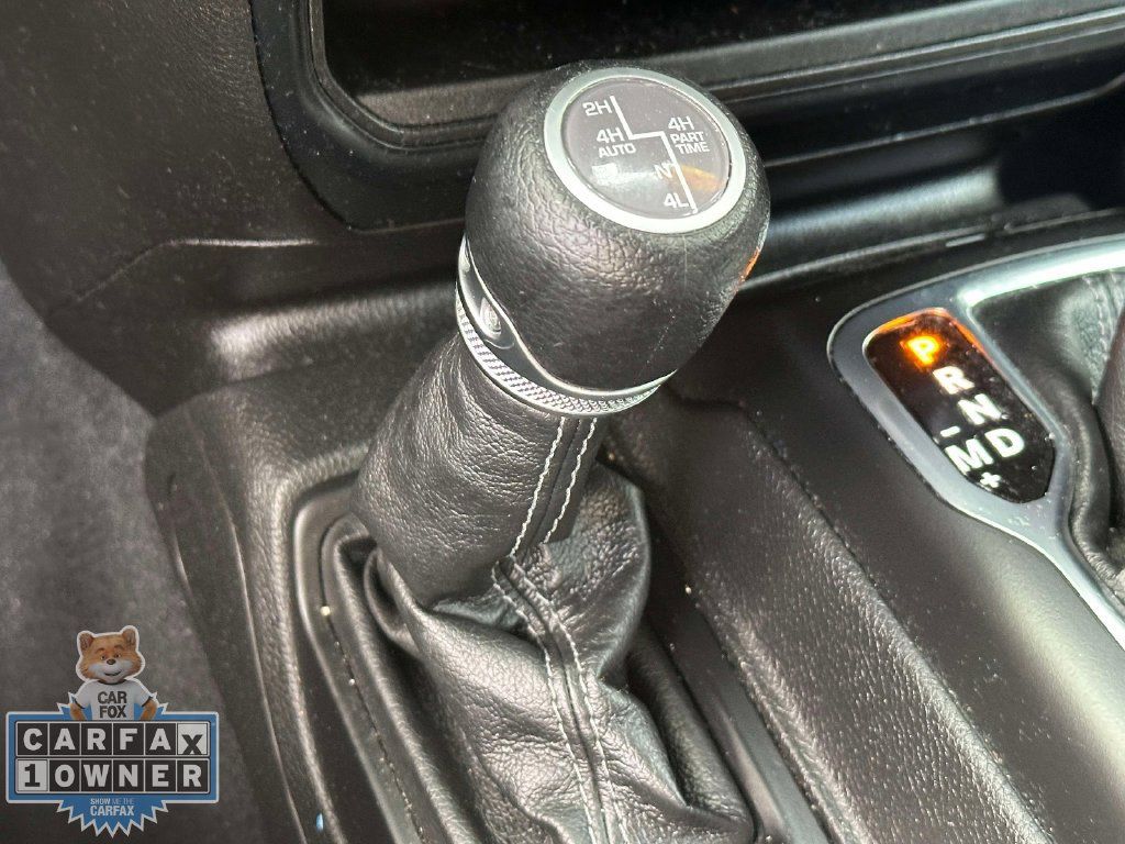 Used 2024 Jeep Wrangler Unlimited Sahara w/ Technology Group AWD/4WD image 30