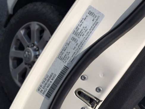 Used 2022 RAM 2500 Laramie AWD/4WD image 34