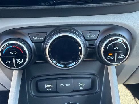 Used 2023 Hyundai Venue SEL image 28