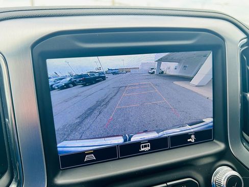 Used 2022 GMC Sierra 1500 SLT w/ SLT Convenience Package AWD/4WD image 31