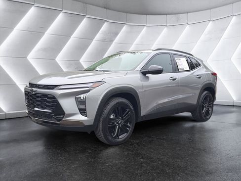 Used 2025 Chevrolet Trax ACTIV w/ Sunroof Package image 1