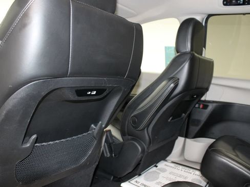 Used 2024 Chrysler Pacifica Touring-L FWD image 26