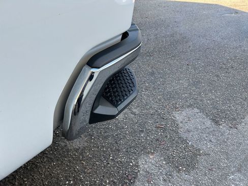 Used 2024 Chevrolet Silverado 2500 LT image 17