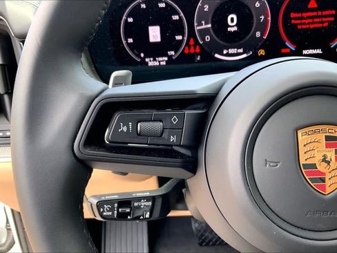 Used 2025 Porsche Cayenne image 22