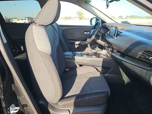 Used 2021 Nissan Rogue SV FWD image 8