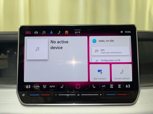 Certified 2025 Volkswagen Tiguan SE image 18