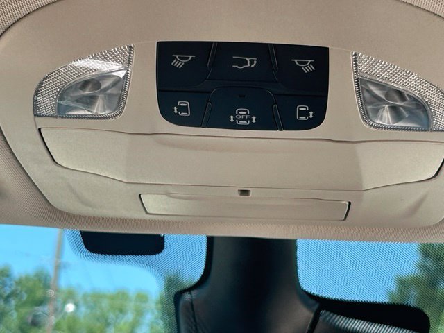 Used 2023 Chrysler Pacifica Touring-L FWD image 23