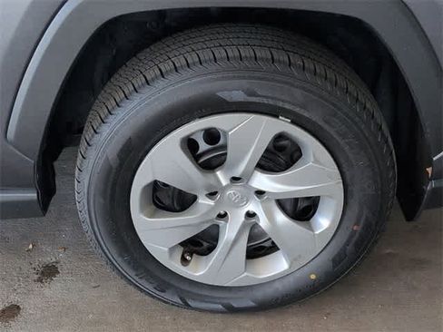 Used 2022 Toyota RAV4 LE image 14