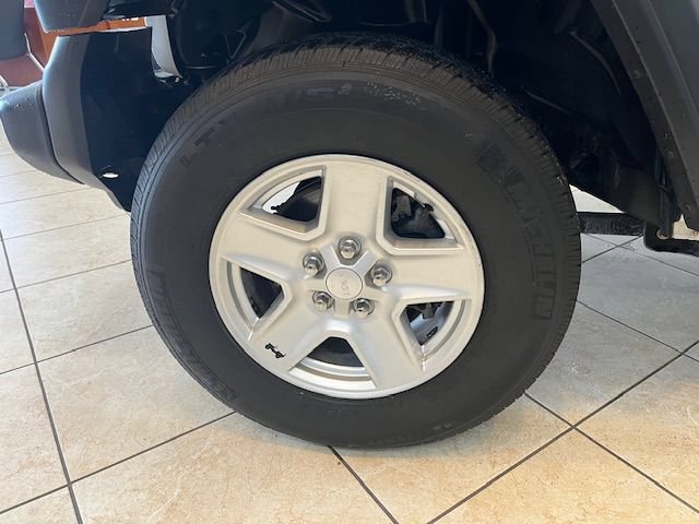 Used 2020 Jeep Gladiator Sport w/ Quick Order Package 24S AWD/4WD image 17