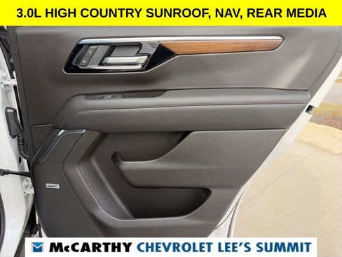 Used 2025 Chevrolet Tahoe High Country image 34