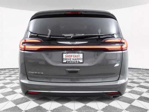 Used 2022 Chrysler Pacifica Touring-L FWD image 16