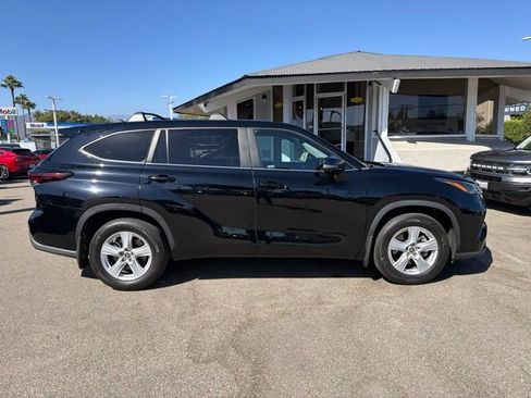Used 2024 Toyota Highlander LE FWD image 8