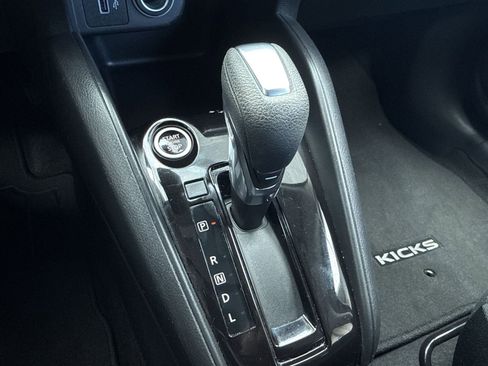Used 2022 Nissan Kicks S image 28