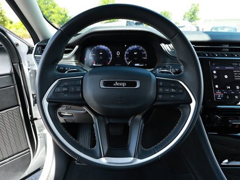 Used 2024 Jeep Grand Cherokee Laredo RWD image 11