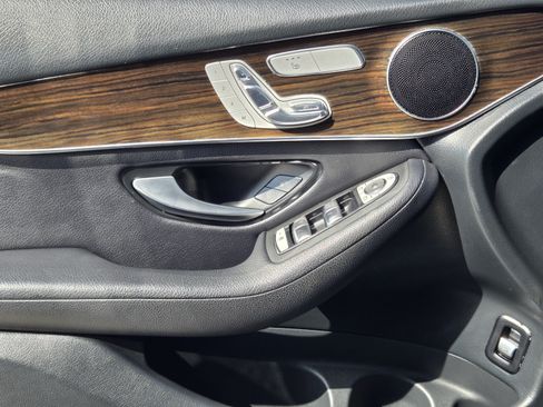 Used 2020 Mercedes-Benz GLC 300 image 20